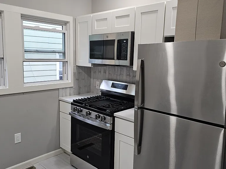 614 Schuyler St — Photo 10