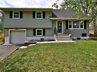 18 Briarwood Dr, Somerset, NJ
