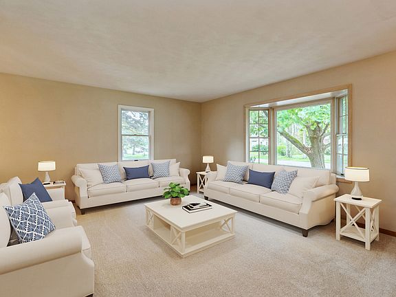 2nd image of 815 Burris Ave