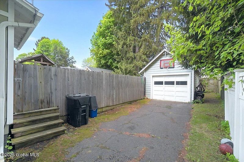 3rd image of 1 Rankin Avenue