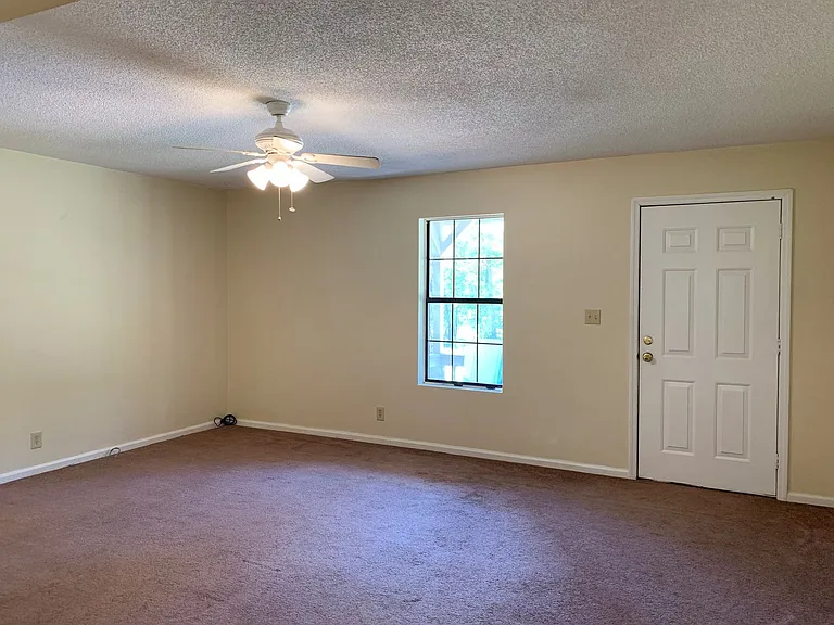 671B Country Club Rd #2B — Photo 2