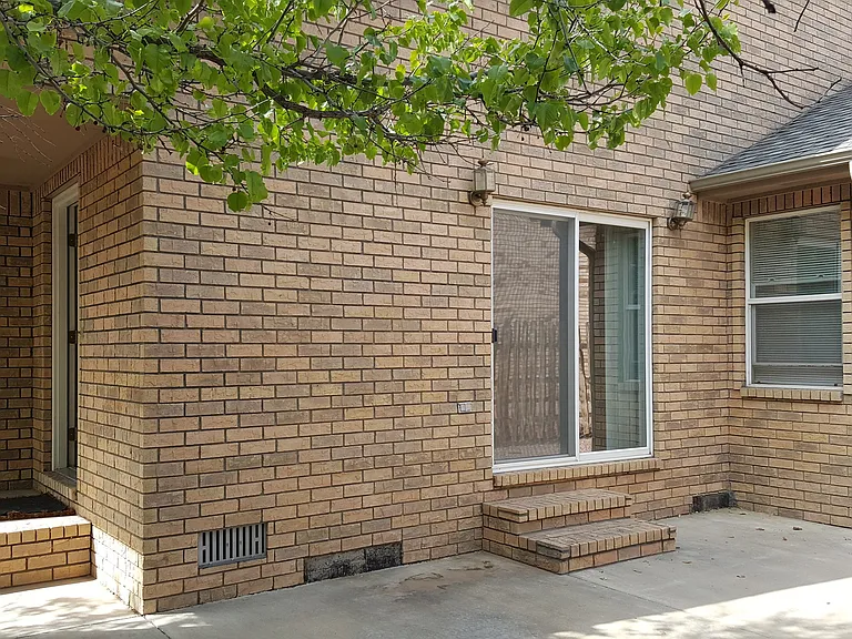 2401 N 10 S — Photo 3