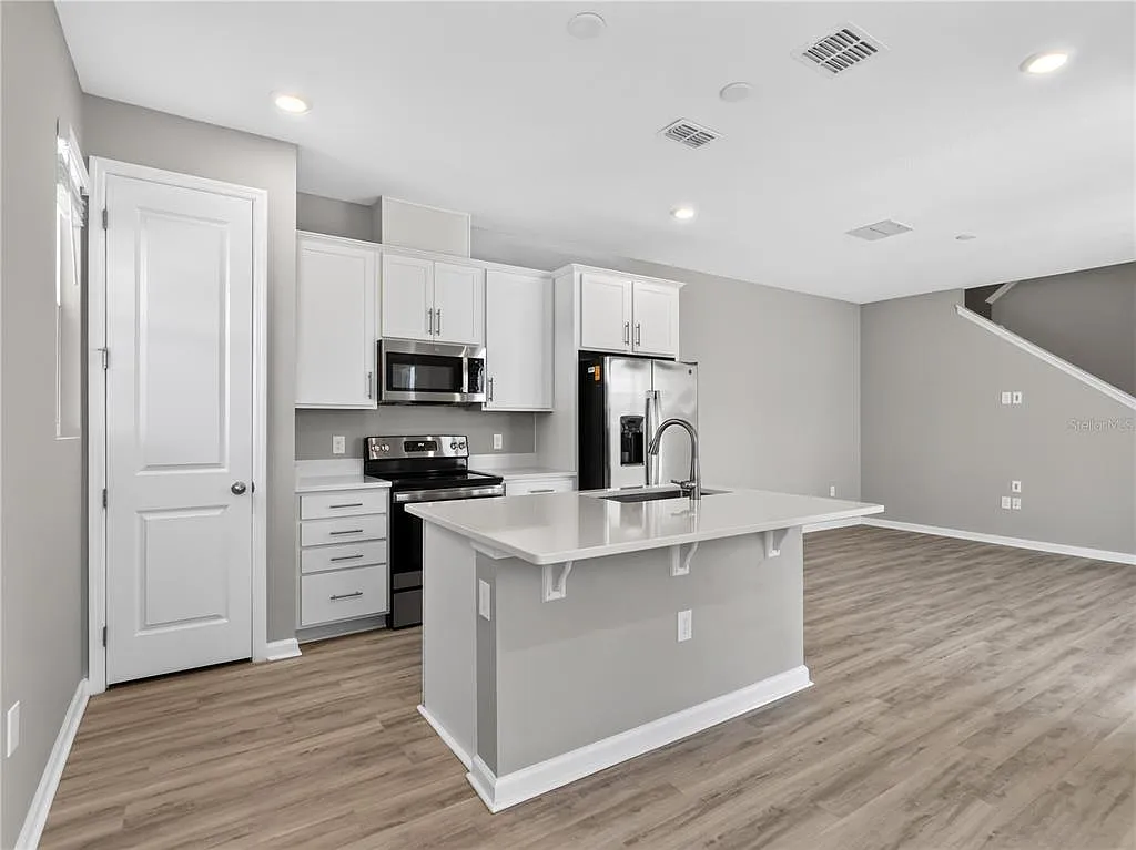 3 bed, 2.5 bath, 1506 sqft, $2,150 — Photo 3