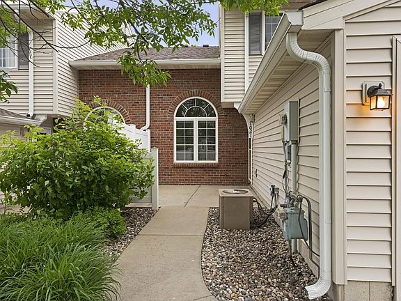 2nd image of 1021 Primrose Ln