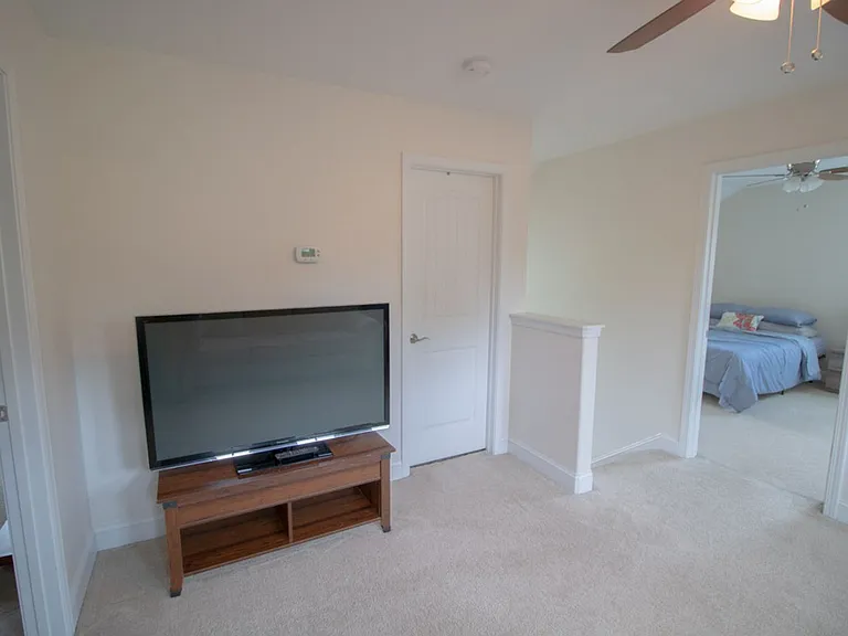 4 Gresham Ln — Photo 29