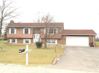 525 Meadow Ln, Winthrop Harbor, IL