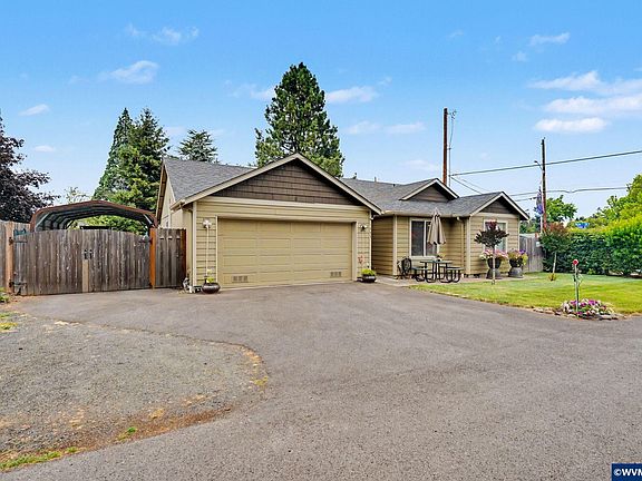 4th image of 1555 Crimson Cap Ln N