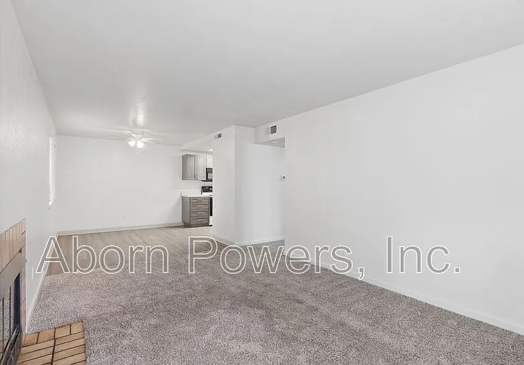 2529 Greenwood Ln #6 — Photo 2