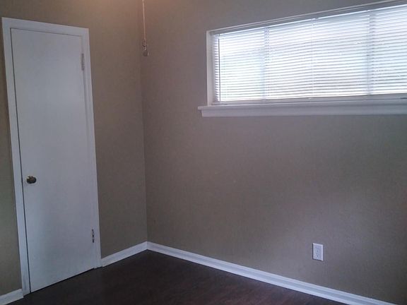 4th image of 5002 Covington Dr