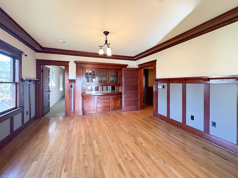 1123 Marion Ave — Photo 12