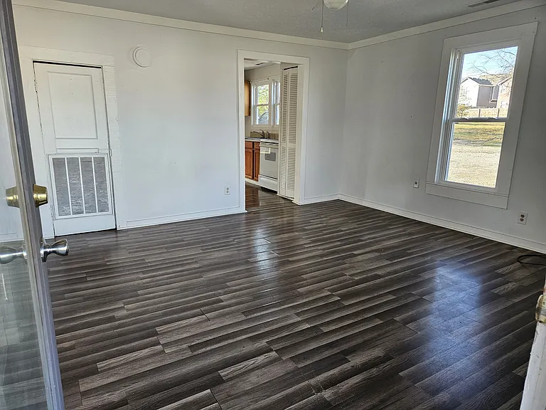 724 Page Ave — Photo 2
