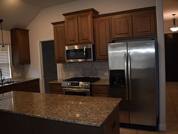 5th image of 713 Lyndhurst Dr