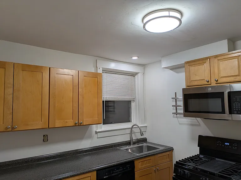 2825 Glenmore Ave — Photo 7