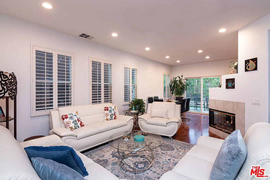 4 bed, 3.0 bath, 2353 sqft, $4,900 — Photo 3