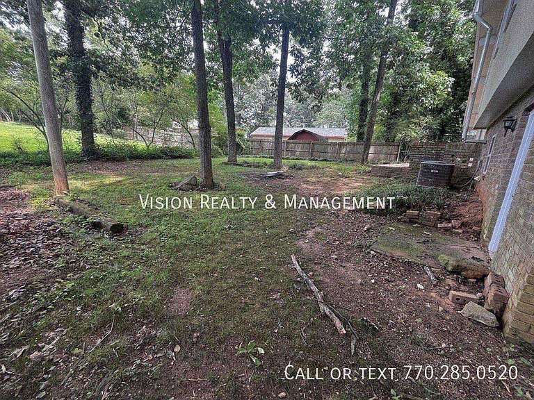 150 Castlegate Cir — Photo 36