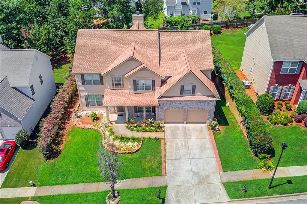 4 bed, 2.5 bath, 3144 sqft, $3,000 — Photo 2