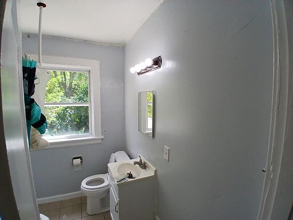 4th image of 1040 Rosemont Ave #1
