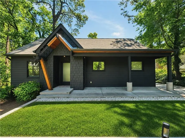 439 Oak Dr, Stone Mountain, GA 30083