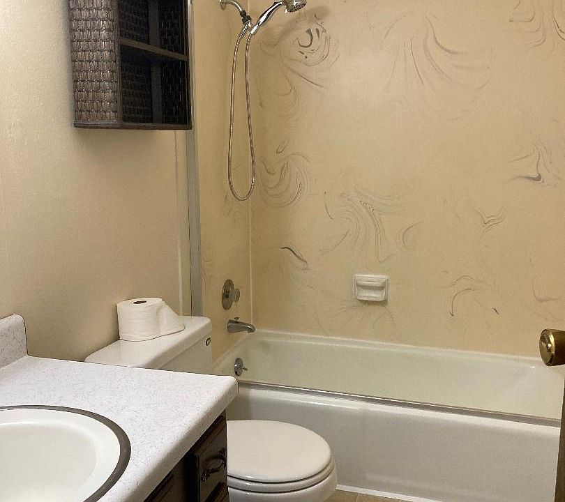 2nd image of 117 W Grant St
