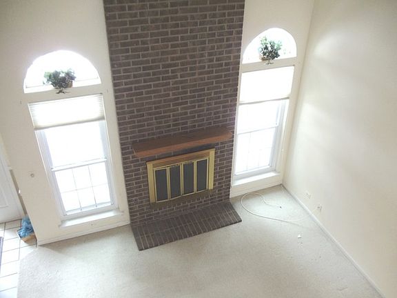 5th image of 4087 N Newport Ln