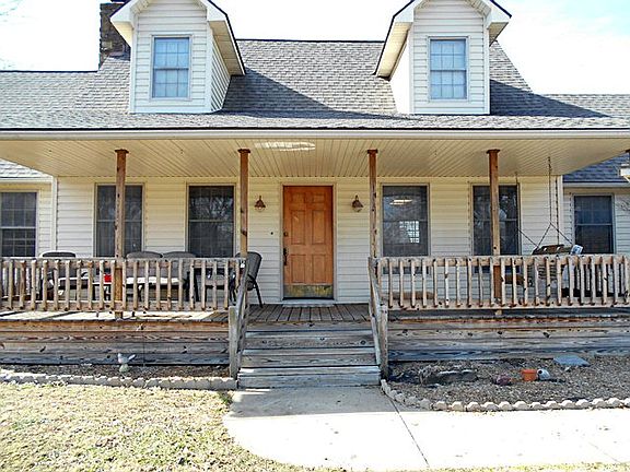 2nd image of 607 S Pesavento Ave