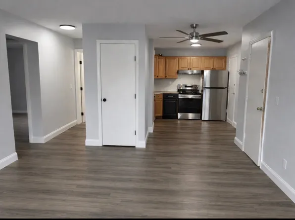 135 Creek St APT 1, Wrentham, MA 02093