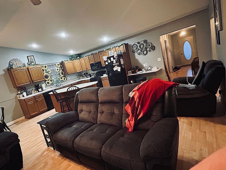 2nd image of 1309 W Woodhill Dr