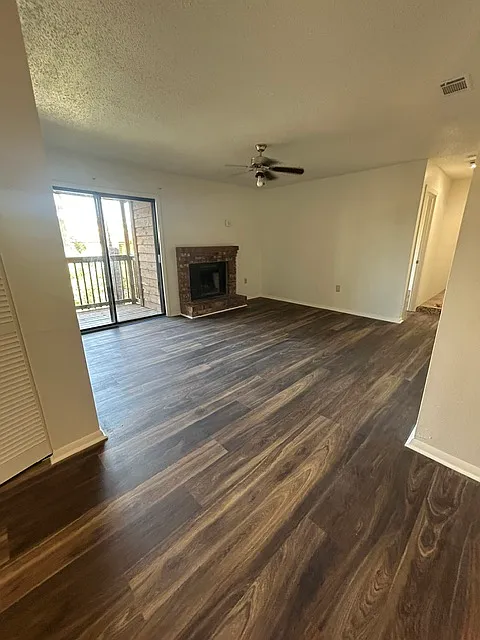 2 bed, 960 sqft, $1,300 — Photo 2