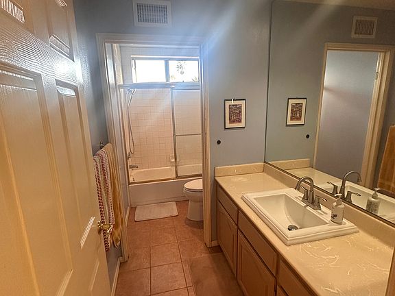 5th image of 15702 Liggett St