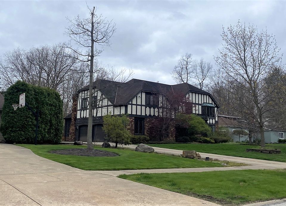 6868 Creekwood Ln, Mayfield Village, OH 44143 Zillow