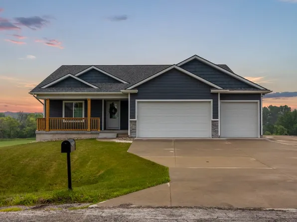 613 Rock Creek Dr, Maxwell, IA 50161