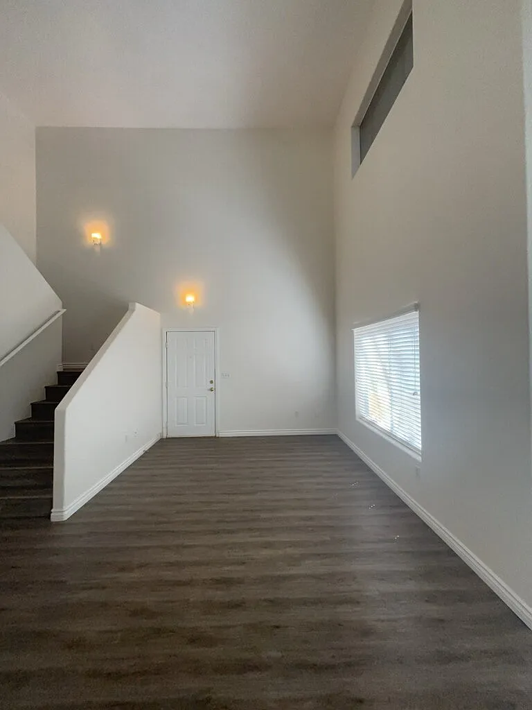 3 bed, 2.5 bath, 1300 sqft, $1,650 — Photo 4