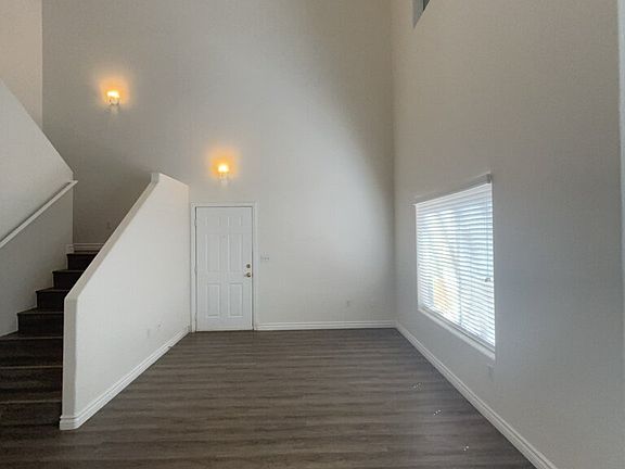 4th image of 4915 E Russell Rd Building 154-1