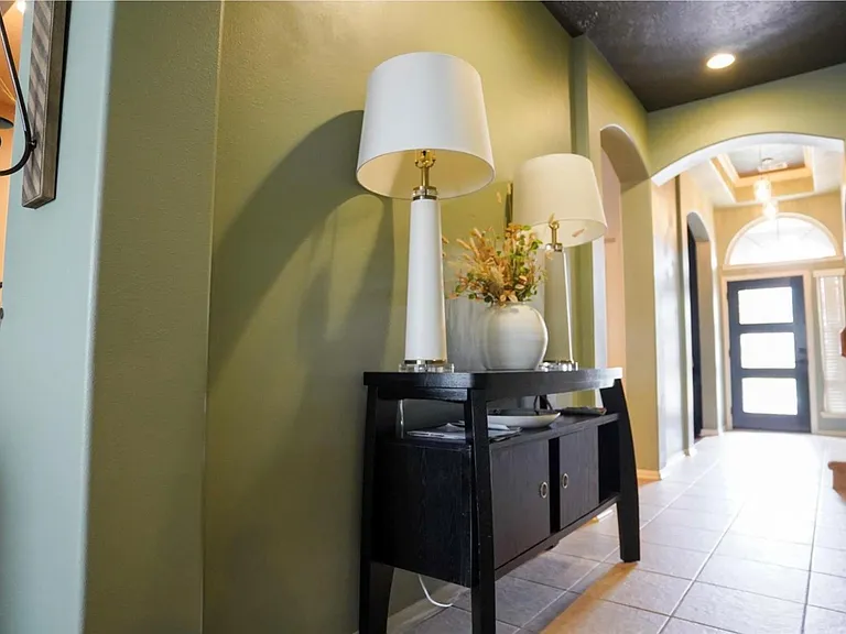 2109 Mooncrest Dr — Photo 9