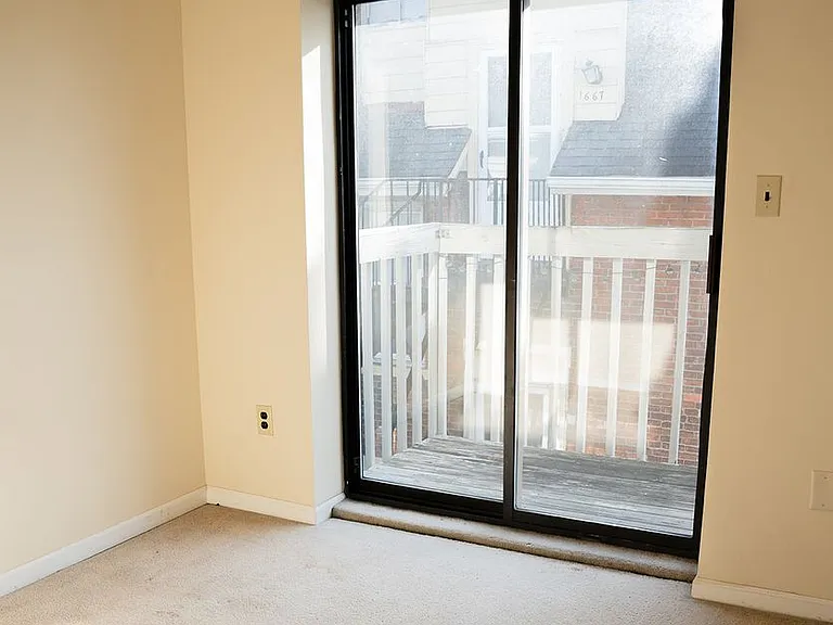 1669 Summit St #1675 — Photo 46