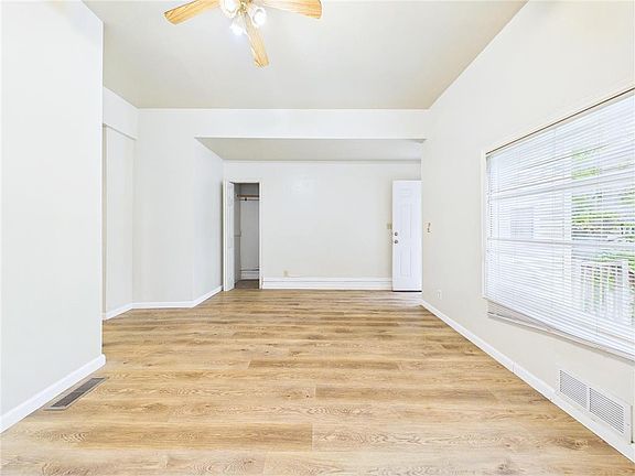 5th image of 2633 Taylor St NE