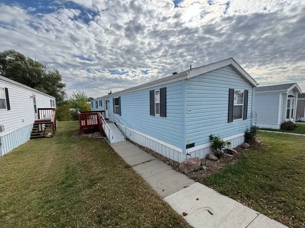 1624 W Summit St #109, Winterset, IA 50273