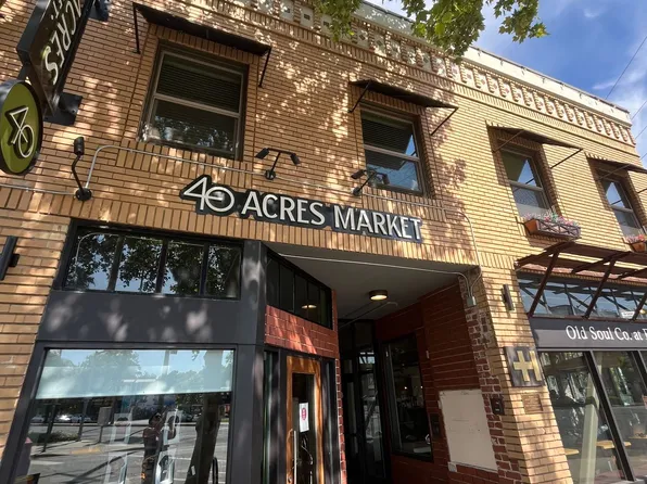 2810 35th St APT 212, Sacramento, CA 95817