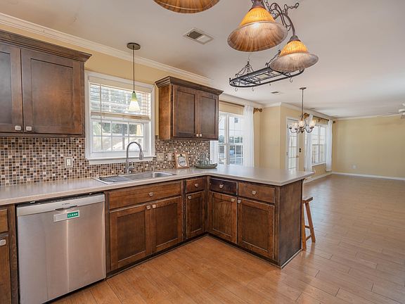 5th image of 171 Elm Creek Dr