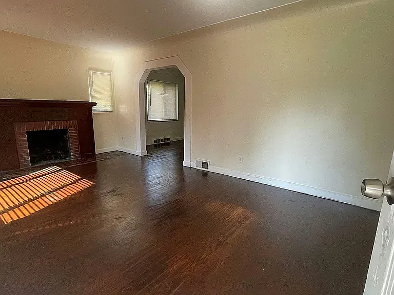 13500 Rutherford Ave — Photo 4