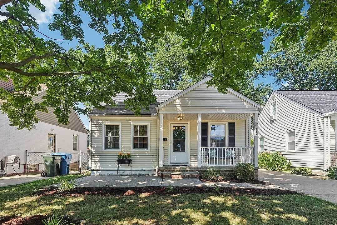 3 bed, 1957 sqft, $2,600 — Photo 1