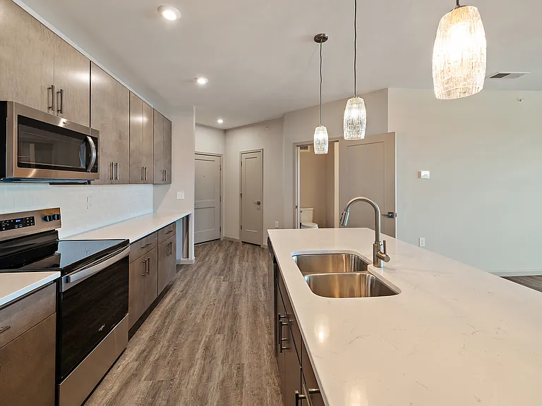 19Nineteen Promenade — Photo 136