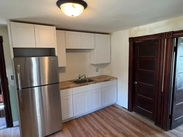 40 Allen St #2, Greenfield, MA 01301