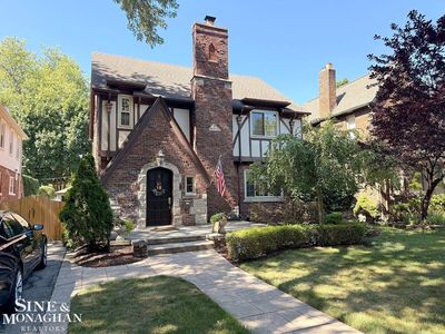 743 Washington Rd, Grosse Pointe, MI, 48230