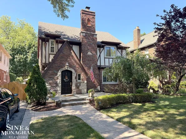 743 Washington Rd, Grosse Pointe, MI 48230