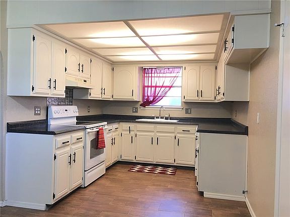 3rd image of 725 Garden Grv