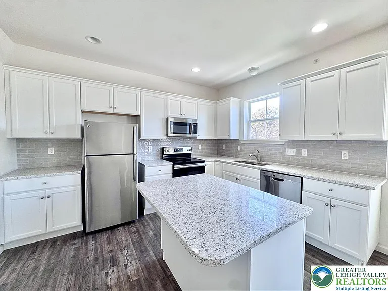 315 E Stone Aly #3 — Photo 5