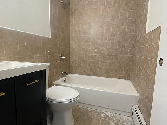 5th image of 119 Hobart Ave Floor 3