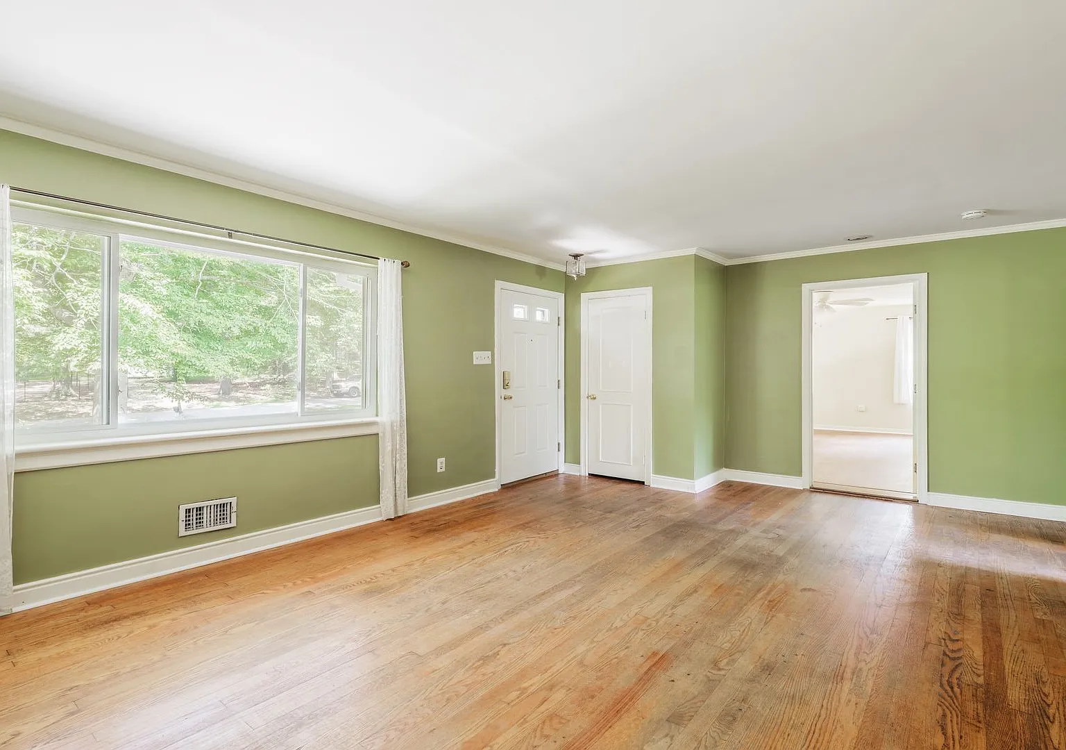 Amazing GEM in Bon Air for Rent! — Photo 3