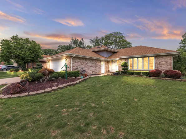 8029 Fawn Trl, Justice, IL 60458